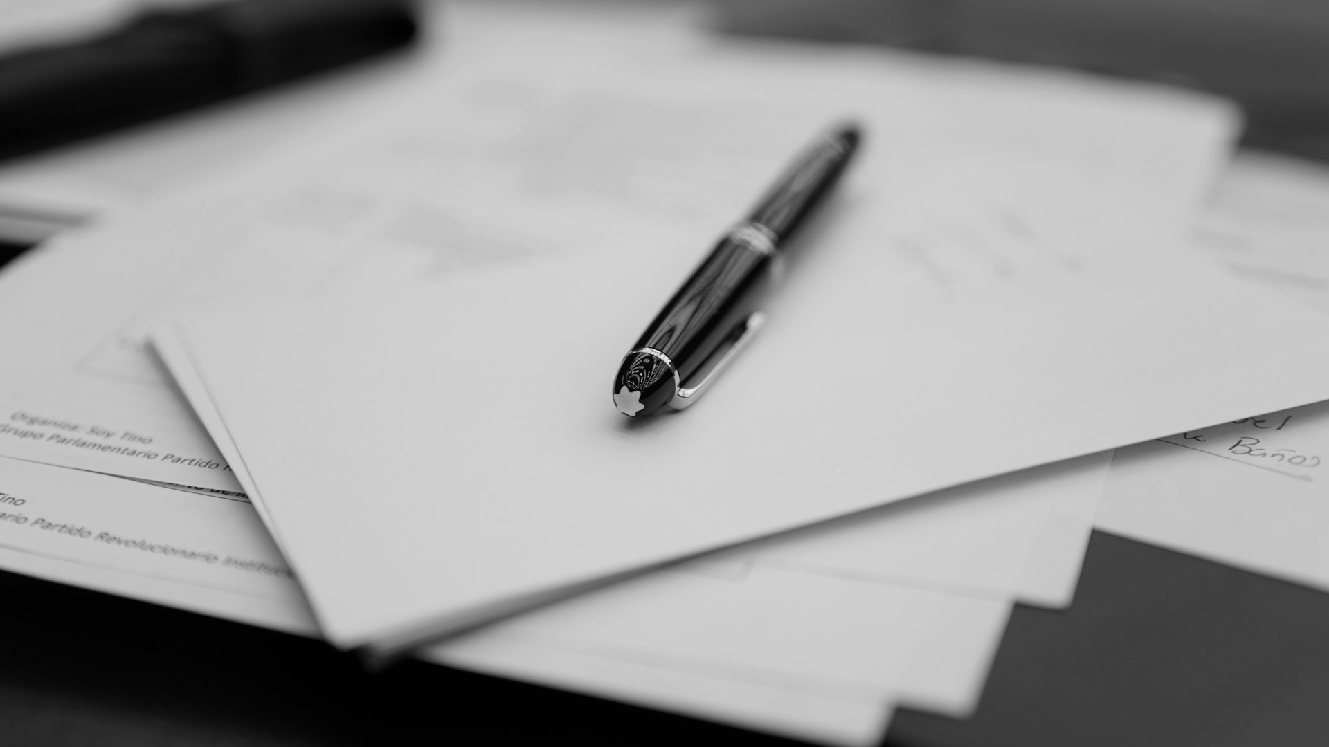 Vertragsunterzeichnung und Beratungsprotokoll bei der Altersvorsorge